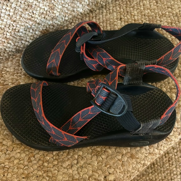 Women’s Chacos size 6 - Picture 2 of 3
